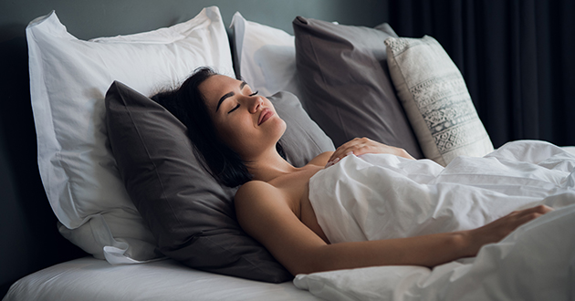 メラトニンは睡眠を誘い、また甲状腺ホルモンの合成を低下させるのに効果的